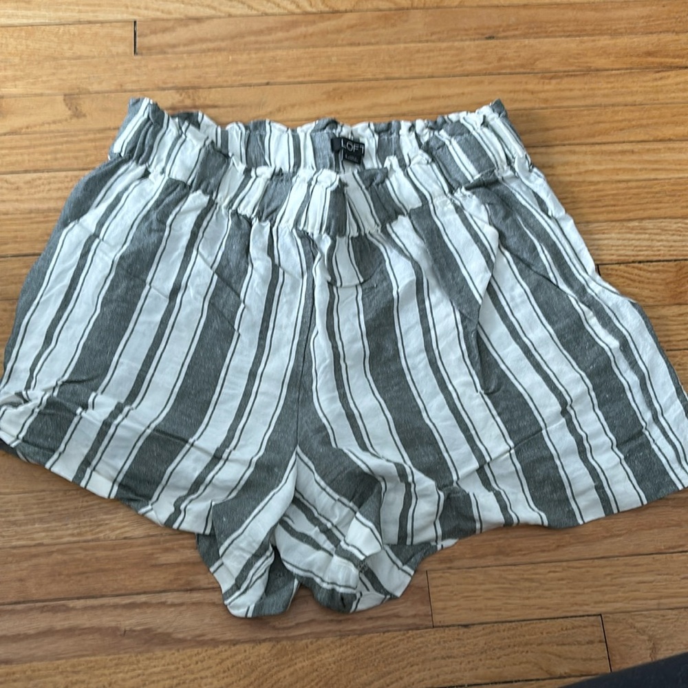 Loft high waisted white and grey shorts. Size small